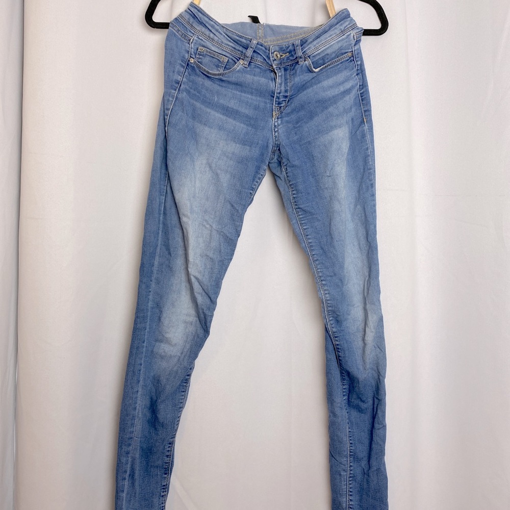 Mid-rise skinny jeans